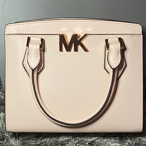 💫Michael Kors Crossbody Messenger 💫 NWT - Picture 1 of 14